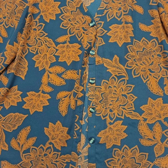 Maurices Medium Orange and Charcoal Floral 3/4 Button Up Blouse - Picture 7 of 8